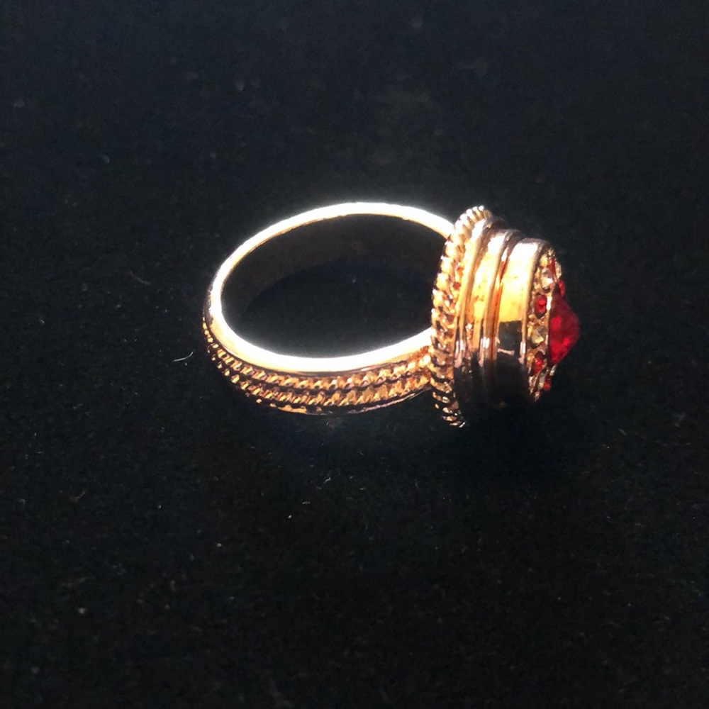Rose gold tone ring for 12mm snap buttons. Fits size 8 finger. Comes with 1 snap - Picture 5 of 7